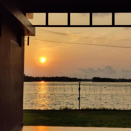 Wind &Waves Apartment Kollam Exterior photo